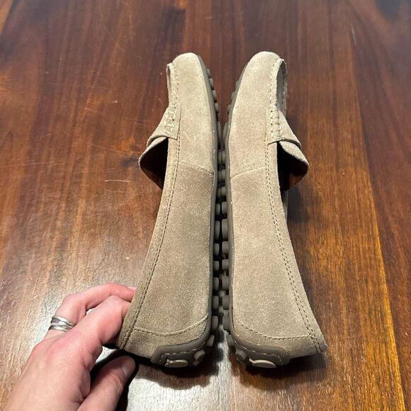 Born Grey Suede Slip On Rubber Sole Loafers Women’s US 7 M - Picture 5 of 8
